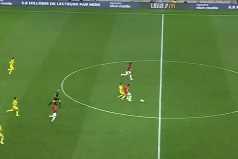 عبد المنعم يمنع مرتدة مصطفى محمد