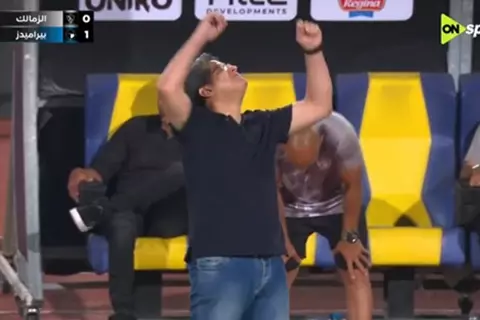 رد فعل أيمن الرمادي وجماهير الزمالك على تسديدة مصطفى شلبي في الوقت الضائع أمام بيراميدز