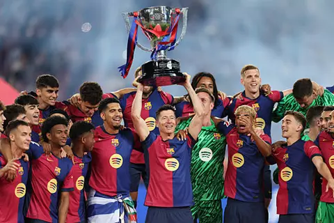 تتويج برشلونة بلقب الدوري الإسباني