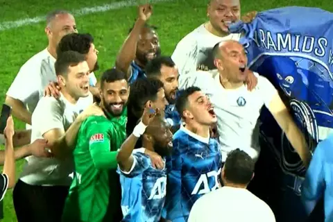 احتفالات كبيرة من فريق بيراميدز بعد الفوز على سيراميكا كليوباترا