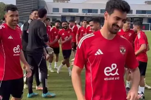 استقبال الأهلي للوافدين الجدد في مران الفريق بأمريكا