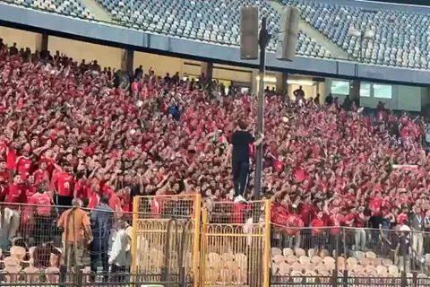 "كابوسك هو السيد زيزو".. جمهور الأهلي يدعم زيزو بهتاف قوي في أول مباراة له بالدوري 