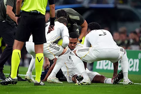 إصابة أرنولد في مباراة ريال مدريد ومارسيليا