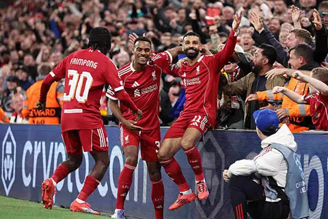 صلاح يصنع ويسجل أمام اتلتيكو مدريد 