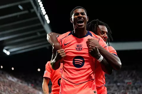 راشفورد يسجل أول أهدافه مع برشلونة