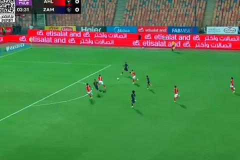 الشناوي يتصدى لتسديدة عدي الدباغ