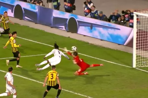 هدف ريال مدريد الرابع أمام كايرات( كامافينجا)