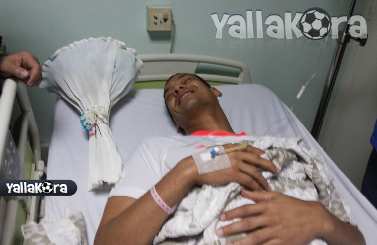 عبد الواحد بعد اجرائه لجراحة فى الركبة