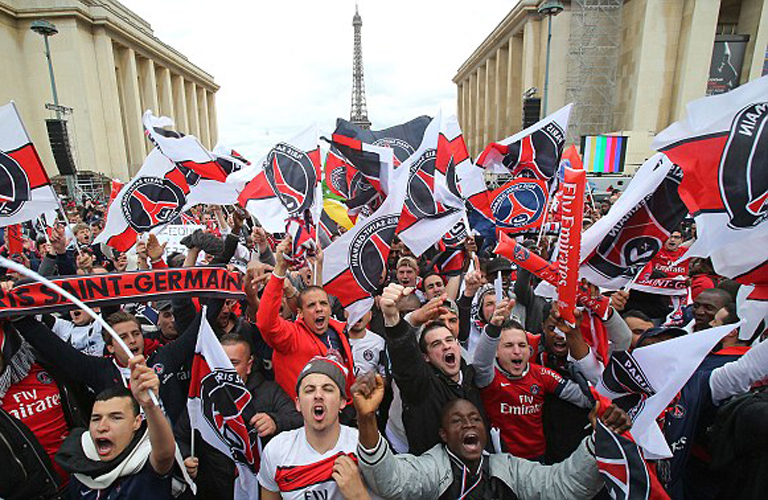 الغاز المسيل للدموع في احتفال باريس بالدوري