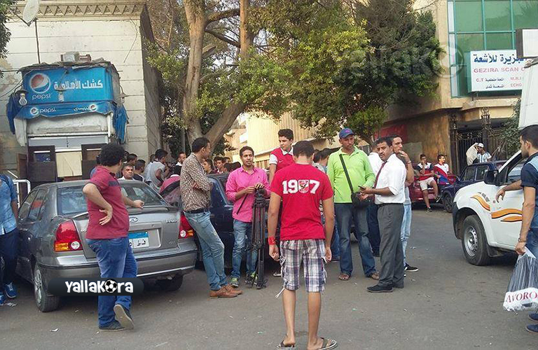 جماهير الأهلي تتظاهر ضد طاهر