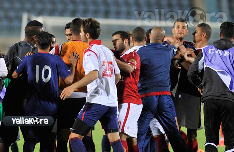 مشادة بين لاعبي الأهلي والإفريقي بعد المباراة