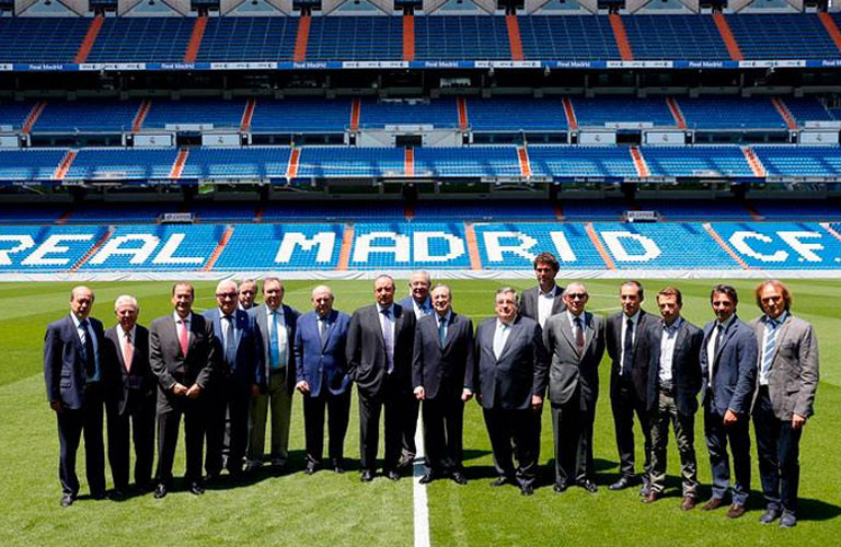 تقديم رافا بينيتيز المدير الفني لريال مدريد