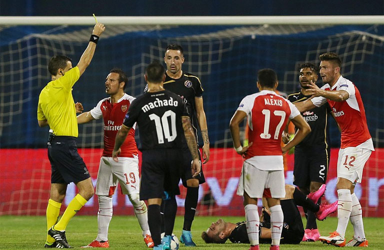 لقاء دينامو زغرب وارسنال