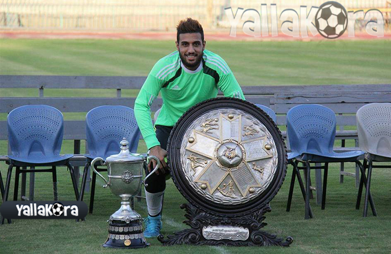 الزمالك يحتفل بالدرع والكأس قبل المران