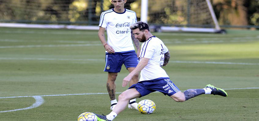 ميسي يستعد مع الأرجنتين للقاء البرازيل