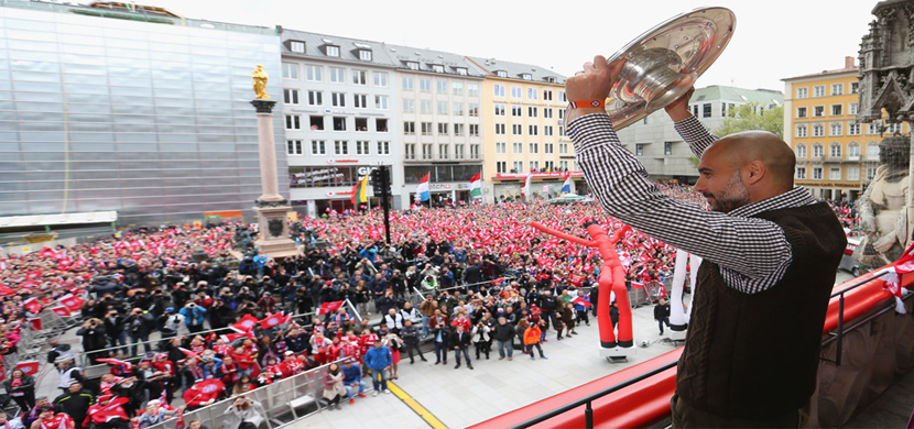 احتفال بايرن ميونيخ مع الجماهير بلقب البوندسليجا