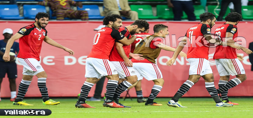 احتفال لاعبي مصر بعد هدف السعيد فى أوغندا