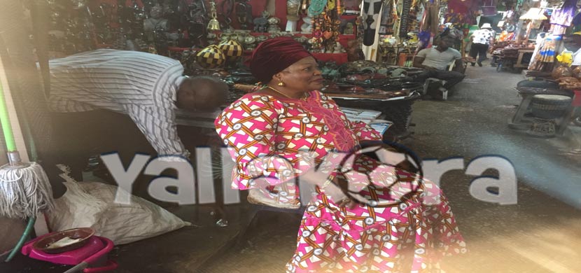 زوجة عيسي حياتو رئيس الكاف بأسواق بالجابون