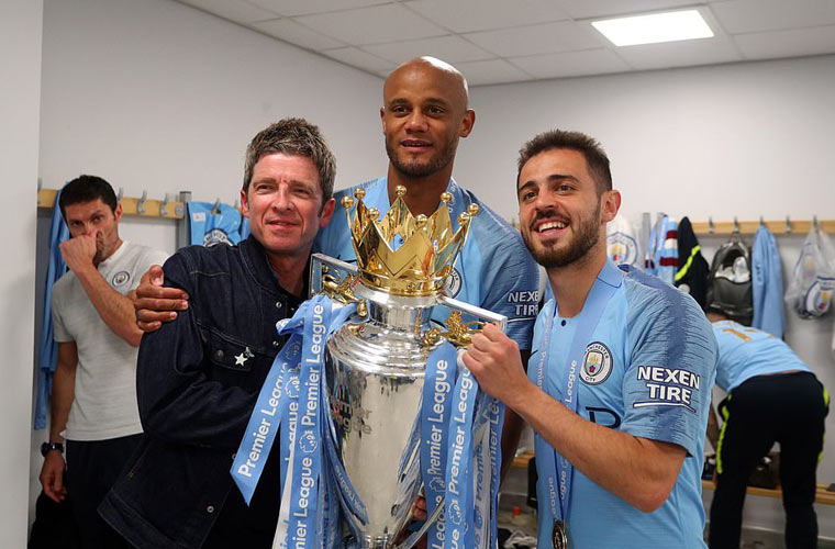 تتويج مانشستر سيتي بطلا للدوري الإنجليزي