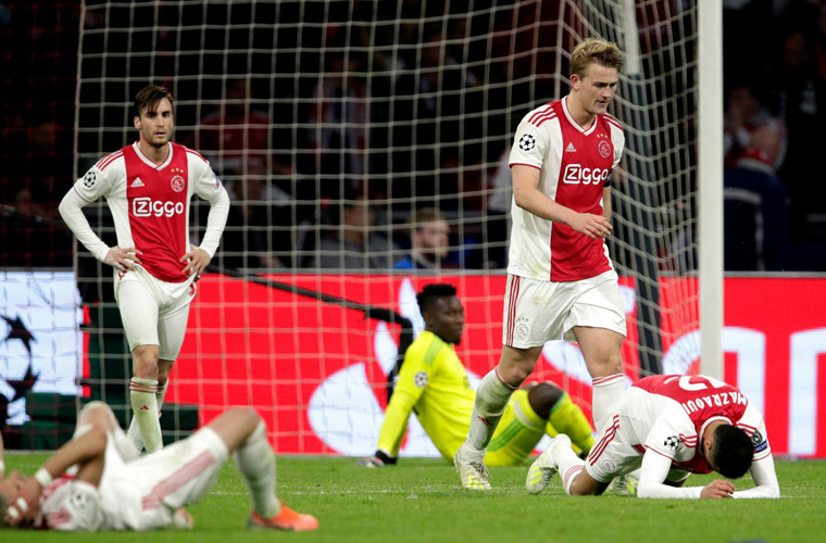 أفراح لاعبي توتنهام وأحزان أياكس