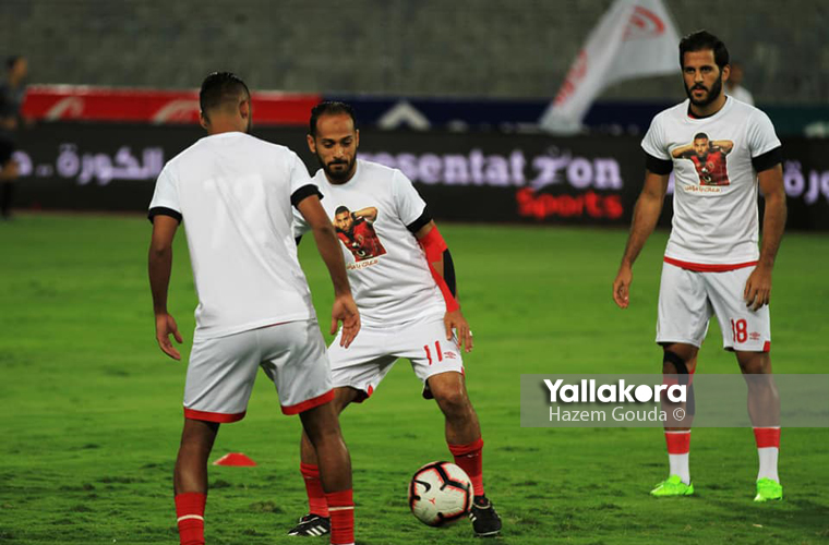 قميص خاص لمؤمن زكريا في احماء لاعبي الأهلي