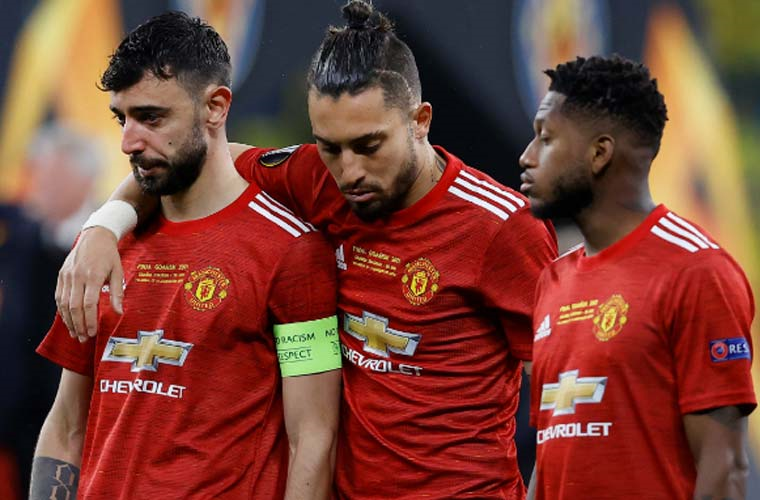 حزن لاعبي مانشستر يونايتد بعد الخسارة