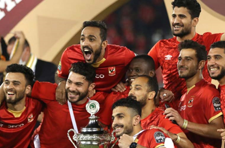 تتويج وفرحة لاعبي الأهلي بالسوبر الإفريقي