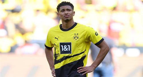 بكاء لاعبي بروسيا دورتموند بعد خسارة لقب الدوري الألماني