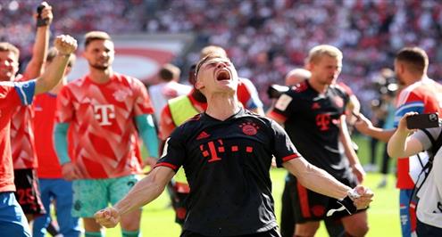 احتفال لاعبي بايرن ميونيخ بلقب الدوري الألماني