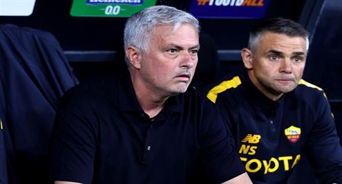 مشادة مع لاعبي اشبيلية.. ردود أفعال غريبة من مورينيو في نهائي الدوري الأوروبي