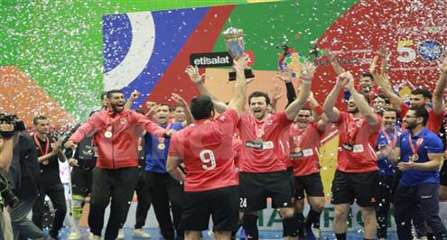 فرحة وتتويج لاعبي الأهلي بكأس السوبر الإفريقي لليد