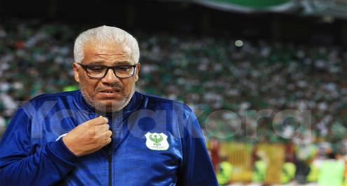 بكاء ميمى عبد الرازق مدرب المصري بعد تحية الجمهور له قبل مباراة نهائي كأس الرابطة