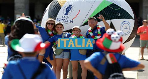 لقطات للجماهير في مباراة سويسرا وإيطاليا