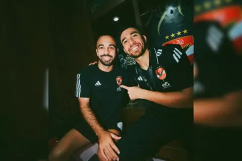 جلسة تصوير خاصة لنجوم الأهلي مع كأس السوبر