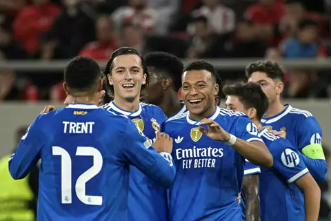 لقطات من مباراة أولمبياكوس وريال مدريد (صور)