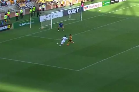 لقطات من مباراة كايزر تشيفز والزمالك (صور)