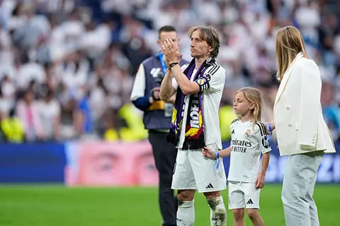 ريال مدريد يودع لوكا مودريتش وأنشيلوتي (صور)