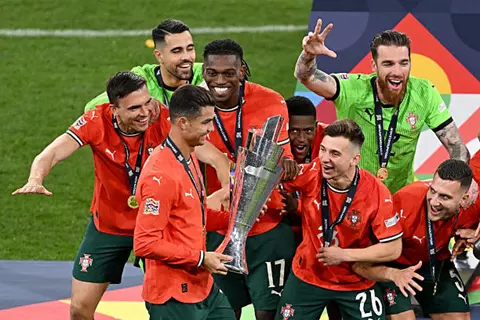 تتويج البرتغال بكأس الأمم الأوروبية (صور)