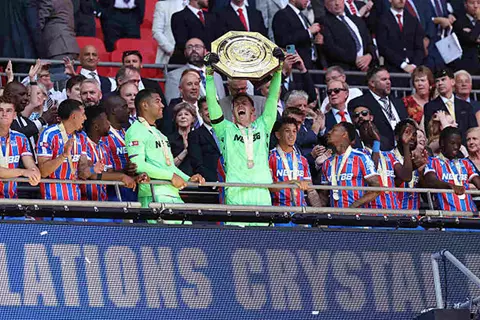 لحظات من تتويج كريستال بالاس بدرع الاتحاد الانجليزي (صور)