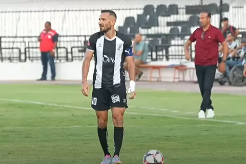 الظهور الأول لعلي معلول مع الصفاقسي بعد رحيله عن الأهلي (صور)