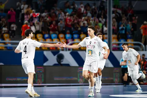 لقطات من احتفال لاعبي منتخب مصر بعد التأهل إلى ربع نهائي بطولة العالم لكرة اليد تحت 19