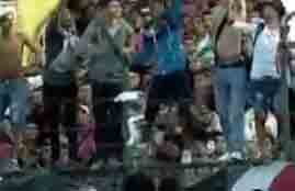 أحمد عيد يهدي قميصه لجماهير الزمالك