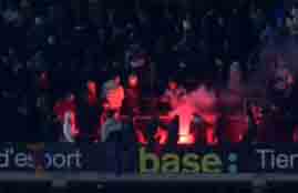 جماهير برشلونة تلقي بشمروخ في كلاسيكو الكأس