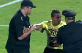 جماهير الإسماعيلي تقتحم ملعب الدفاع الجوى