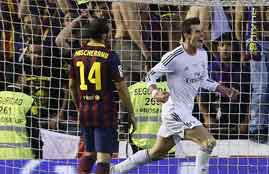 فرحة رونالدو في المدرجات بهدف جاريث بيل في برشلونة