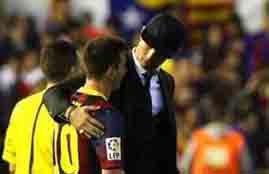 رونالدو يواسى ميسى بعد كلاسيكو الكأس