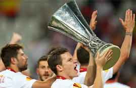 مراسم تتويج أشبيلية بلقب الدورى الأوربى