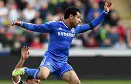 صلاح يشارك في تقديم قميص تشيلسى الرسمى لموسم 14-20