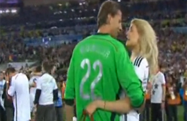 احتفالات زوجات لاعبو المانيا عقب نهاية اللقاء