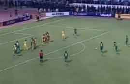 العارضة ترد قذيفة لمحمد سمير فى لقاء لشبونة